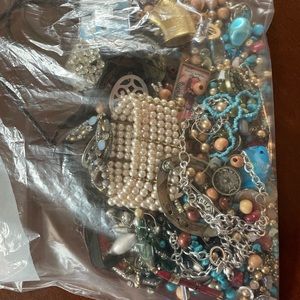 Craft jewlery/broken Jewlery